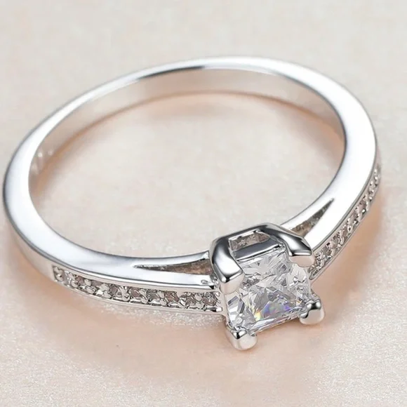 Princess cut sterling silver engagement ring - Picture 6 of 6